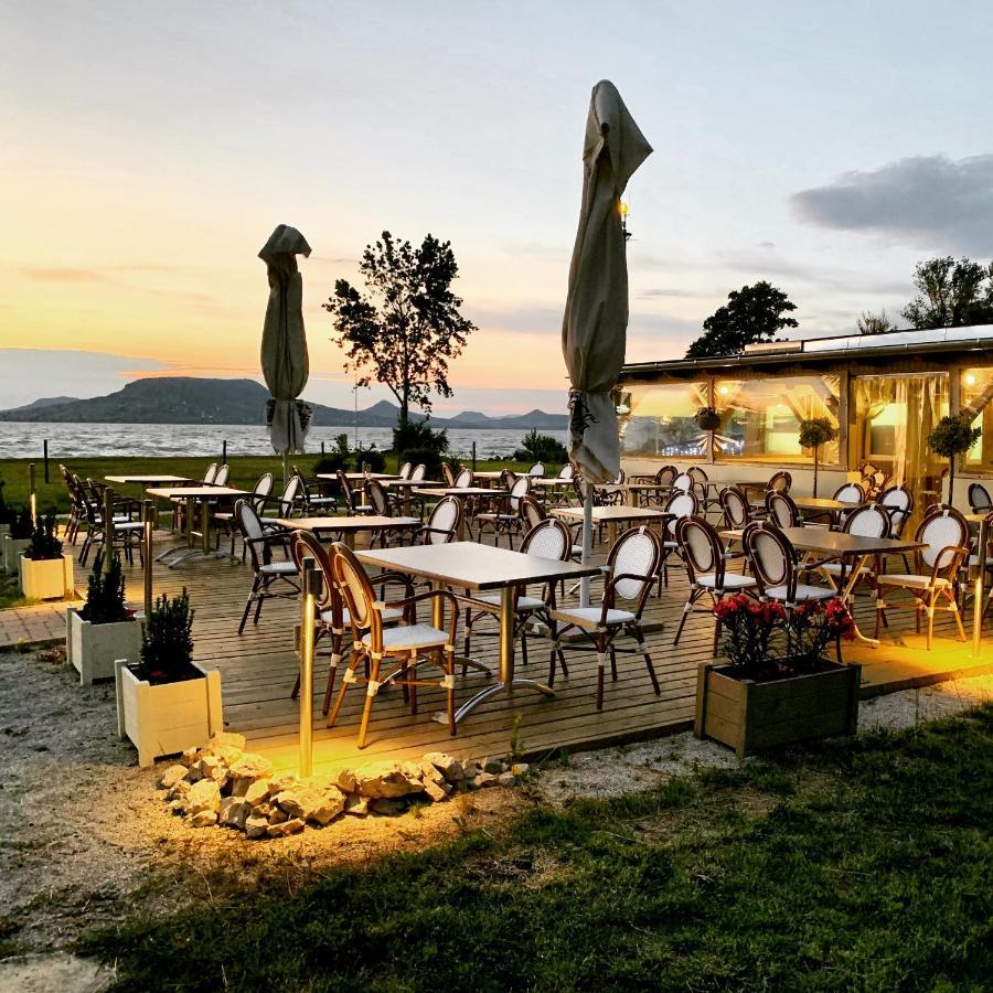 Bed and Breakfast Napsugar Club Es Panzio Фоньод Экстерьер фото